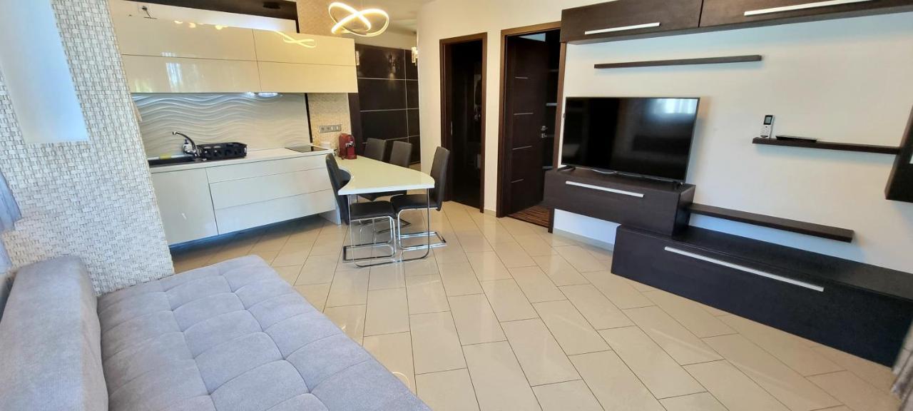 Black Brothers Wellness Apartment